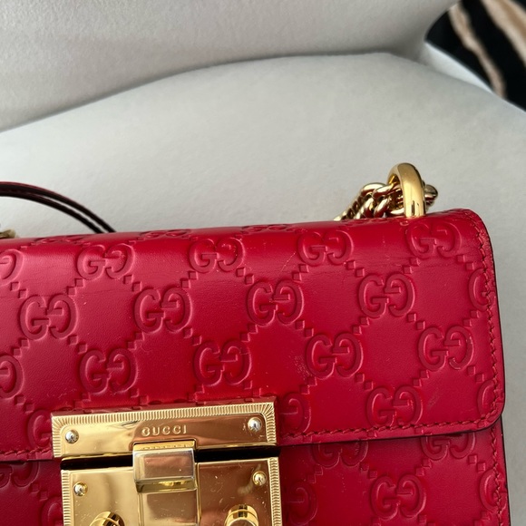 Gucci small padlock red handbag. Bought from Gucci store in Montréal - Picture 12 of 15